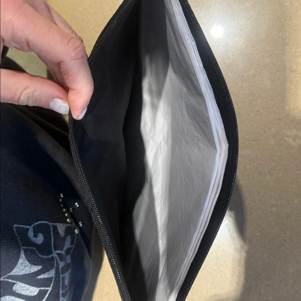 CHANEL Black Beauté Cosmetic Bag
